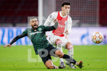 2021-12-07 - Tabata of Sporting CP battles for the ball with Lisandro Martinez of Ajax during the UEFA Champions League, Group C football match between Ajax and Sporting Clube de Portugal on December 7, 2021 at Johan Cruijff ArenA in Amsterdam, Netherlands - AJAX VS SPORTING CLUBE DE PORTUGAL - UEFA CHAMPIONS LEAGUE - SOCCER