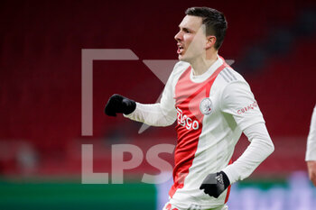2021-12-07 - Steven Berghuis of Ajax celebrates after scoring his sides fourth goal during the UEFA Champions League, Group C football match between Ajax and Sporting Clube de Portugal on December 7, 2021 at Johan Cruijff ArenA in Amsterdam, Netherlands - AJAX VS SPORTING CLUBE DE PORTUGAL - UEFA CHAMPIONS LEAGUE - SOCCER