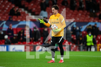 2021-12-08 - MANCHESTER, ENGLAND - DECEMBER 08: goalkeeper Leandro Zbinden of Young Boys warming up during the UEFA Champions League group F match between Manchester United and BSC Young Boys at Old Trafford on December 8, 2021 in Manchester, United Kingdom. - MANCHESTER UNITED VS BSC YOUNG BOYS - UEFA CHAMPIONS LEAGUE - SOCCER
