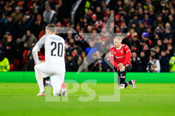 2021-12-08 - MANCHESTER, ENGLAND - DECEMBER 08: Donny van de Beek of Manchester United (R) looks on during the UEFA Champions League group F match between Manchester United and BSC Young Boys at Old Trafford on December 8, 2021 in Manchester, United Kingdom. - MANCHESTER UNITED VS BSC YOUNG BOYS - UEFA CHAMPIONS LEAGUE - SOCCER
