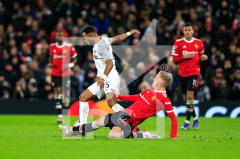 2021-12-08 - MANCHESTER, ENGLAND - DECEMBER 08: Donny van de Beek of Manchester United (R) fights for the ball with Meschack Elia of Young Boys (L) during the UEFA Champions League group F match between Manchester United and BSC Young Boys at Old Trafford on December 8, 2021 in Manchester, United Kingdom. - MANCHESTER UNITED VS BSC YOUNG BOYS - UEFA CHAMPIONS LEAGUE - SOCCER
