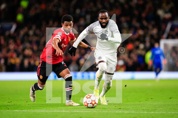 2021-12-08 - MANCHESTER, ENGLAND - DECEMBER 08: Nicolas Moumi Ngamaleu of Young Boys (R) against Amad Diallo of Manchester United (L) during the UEFA Champions League group F match between Manchester United and BSC Young Boys at Old Trafford on December 8, 2021 in Manchester, United Kingdom. - MANCHESTER UNITED VS BSC YOUNG BOYS - UEFA CHAMPIONS LEAGUE - SOCCER