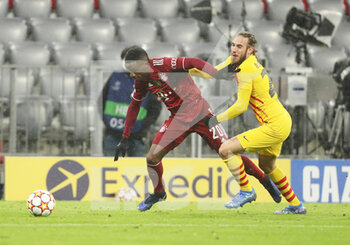 2021-12-08 - Bouna Sarr of Bayern Munich and Oscar Mingueza of FC Barcelona during the UEFA Champions League, Group E football match between Bayern Munich and FC Barcelona on December 8, 2021 at Allianz Arena in Munich, Germany - BAYERN MUNICH VS FC BARCELONA - UEFA CHAMPIONS LEAGUE - SOCCER