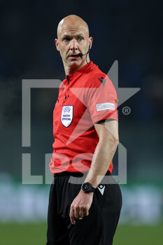 2021-12-09 - The referee Anthony Taylor (ENG) - ATALANTA BC VS VILLARREAL - UEFA CHAMPIONS LEAGUE - SOCCER