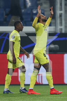 2021-12-09 - Etienne Capoue (Villarreal CF) celebrates after scoring his side’s second goal of the match - ATALANTA BC VS VILLARREAL - UEFA CHAMPIONS LEAGUE - SOCCER