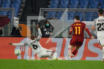2021-11-25 - Carle Perez (AS Roma) scores the goal of 1-0 during the UEFA Europa Conference League football match between AS Roma and  Zorya Luhansk  at The Olympic Stadium in Rome on November 25, 2021. - AS ROMA VS ZORYA LUHANSK - UEFA CONFERENCE LEAGUE - SOCCER