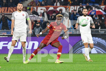 2021-11-25 - Tammy Abraham (AS Roma)  during the UEFA Europa Conference League football match between AS Roma and  Zorya Luhansk  at The Olympic Stadium in Rome on November 25, 2021. - AS ROMA VS ZORYA LUHANSK - UEFA CONFERENCE LEAGUE - SOCCER