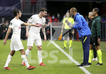 2021-09-16 - Pierre-Emile Hojbjerg of Tottenham, coach of Tottenham Hotspur Nuno Espirito Santo during the UEFA Europa Conference League, Group Stage, Group G football match between Stade Rennais and Tottenham Hotspur on September 16, 2021 at Roazhon Park stadium in Rennes, France - STADE RENNAIS VS TOTTENHAM HOTSPUR - UEFA CONFERENCE LEAGUE - SOCCER