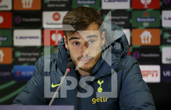 2021-10-21 - Harry Winks of Tottenham answers to the media during the post-match press conference following the UEFA Conference League, Group G football match between Vitesse Arnhem and Tottenham Hotspur on October 21, 2021 at GelreDome stadium in Arnhem, Netherlands - VITESSE ARNHEM VS TOTTENHAM HOTSPUR - UEFA CONFERENCE LEAGUE - SOCCER