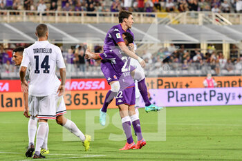 2021-08-13 - Dusan Vlahovic (Fiorentina) e Nicolas Gonzalez (Fiorentina) festeggiano dopo il gol - TRENTADUESIMI - ACF FIORENTINA VS COSENZA CALCIO - ITALIAN CUP - SOCCER