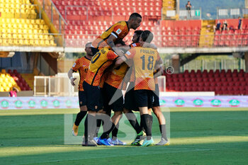 2021-08-14 - il Benevento esulta dopo aver messo a segno il esulta con il suo compagno di squadra dopo aver segnato il gol del  del 1-0 - TRENTADUESIMI - BENEVENTO VS SPAL - ITALIAN CUP - SOCCER