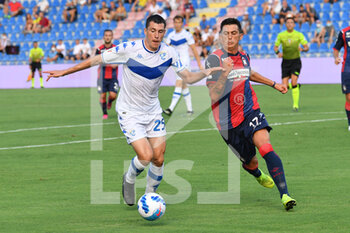 2021-08-16 - Dimitri Bisoli of Brescia FC compete for the ball with Salvatore Molina of FC Crotone  - TRENTADUESIMI - CROTONE VS BRESCIA - ITALIAN CUP - SOCCER