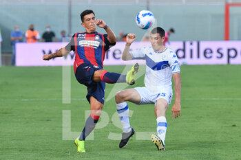 2021-08-16 - Salvatore Molina of FC Crotone in action against Dimitri Bisoli of Brescia FC  - TRENTADUESIMI - CROTONE VS BRESCIA - ITALIAN CUP - SOCCER