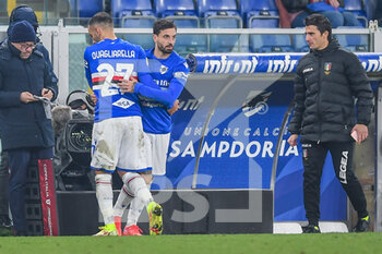 2021-12-16 - Fabio Quagliarella  (Sampdoria) out Francesco Caputo (Sampdoria) in - UC SAMPDORIA VS TORINO FC - ITALIAN CUP - SOCCER
