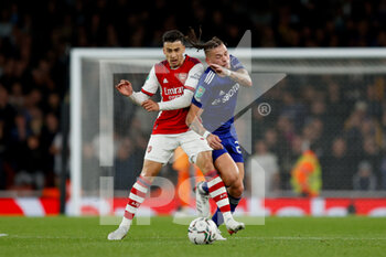 2021-10-26 - Arsenal forward Gabriel Martinelli and Leeds United midfielder Kalvin Phillips during the English League Cup, EFL Cup football match between Arsenal and Leeds United on October 26, 2021 at the Emirates Stadium in London, England - ARSENAL VS LEEDS UNITED - ENGLISH LEAGUE CUP - SOCCER