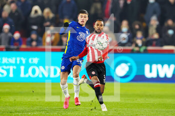 2021-12-22 - Rico Henry (3) of Brentford, Xavier Simons (54) of Chelsea during the English League Cup, EFL Cup quarter-finals football match between Brentford and Chelsea on December 22, 2021 at Brentford Community Stadium in Brentford, England - BRENTFORD VS CHELSEA - ENGLISH LEAGUE CUP - SOCCER