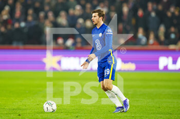 2021-12-22 - Mason Mount (19) of Chelsea during the English League Cup, EFL Cup quarter-finals football match between Brentford and Chelsea on December 22, 2021 at Brentford Community Stadium in Brentford, England - BRENTFORD VS CHELSEA - ENGLISH LEAGUE CUP - SOCCER