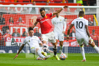 2021-08-14 - Leeds United defender Robin Koch (5) tackles Manchester United midfielder Bruno Fernandes (18) during the English championship Premier League football match between Manchester United and Leeds United on August 14, 2021 at Old Trafford in Manchester, England - Photo Malcolm Bryce / ProSportsImages / DPPI - MANCHESTER UNITED VS LEEDS UNITED - ENGLISH PREMIER LEAGUE - SOCCER
