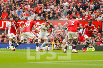 2021-08-14 - Leeds United midfielder Jack Harrison (22) and Fred, Scott McTominay, Victor Lindelof, Aaron Wan-Bissaka of Manchester United during the English championship Premier League football match between Manchester United and Leeds United on August 14, 2021 at Old Trafford in Manchester, England - Photo Malcolm Bryce / ProSportsImages / DPPI - MANCHESTER UNITED VS LEEDS UNITED - ENGLISH PREMIER LEAGUE - SOCCER