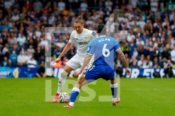 2021-08-21 - Leeds United defender Luke Ayling, Allan of Everton during the English championship Premier League football match between Leeds United and Everton on August 21, 2021 at Elland Road in Leeds, England - Photo Simon Davies / ProSportsImages / DPPI - LEEDS UNITED VA EVERTON - ENGLISH PREMIER LEAGUE - SOCCER