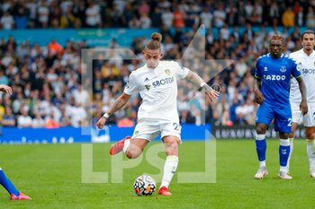 2021-08-21 - Leeds United midfielder Kalvin Phillips during the English championship Premier League football match between Leeds United and Everton on August 21, 2021 at Elland Road in Leeds, England - Photo Simon Davies / ProSportsImages / DPPI - LEEDS UNITED VA EVERTON - ENGLISH PREMIER LEAGUE - SOCCER