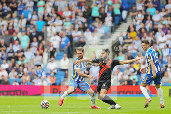 2021-08-28 - Brighton and Hove Albion forward Alexis Mac Allister (10) battles with Everton midfielder Andros Townsend (14) during the English championship Premier League football match between Brighton and Hove Albion and Everton on August 28, 2021 at the American Express Community Stadium in Brighton and Hove, England - Photo Phil Duncan / ProSportsImages / DPPI - BRIGHTON AND HOVE ALBION VS EVERTON - ENGLISH PREMIER LEAGUE - SOCCER