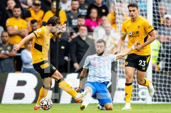 2021-08-29 - Ruben Neves of Wolverhampton, Manchester Utd midfielder Bruno Fernandes during the English championship Premier League football match between Wolverhampton Wanderers and Manchester United on August 29, 2021 at Molineux in Wolverhampton, England - Photo Manjit Narotra / ProSportsImages / DPPI - WOLVERHAMPTON WANDERERS VS MANCHESTER UNITED - ENGLISH PREMIER LEAGUE - SOCCER
