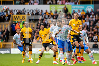 2021-08-29 - Manchester Utd midfielder Bruno Fernandes (18) heads the ball during the English championship Premier League football match between Wolverhampton Wanderers and Manchester United on August 29, 2021 at Molineux in Wolverhampton, England - Photo Manjit Narotra / ProSportsImages / DPPI - WOLVERHAMPTON WANDERERS VS MANCHESTER UNITED - ENGLISH PREMIER LEAGUE - SOCCER