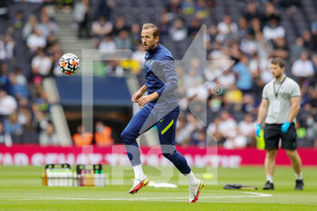 2021-08-29 - Harry Kane (10) of Tottenham Hotspur warms up during the English championship Premier League football match between Tottenham Hotspur and Watford on August 29, 2021 at Tottenham Hotspur Stadium in London, England - Photo Nigel Keene / ProSportsImages / DPPI - TOTTENHAM HOTSPUR VS WATFORD - ENGLISH PREMIER LEAGUE - SOCCER