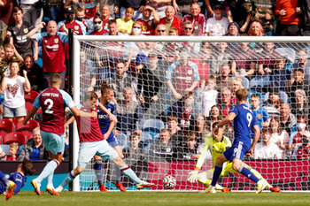 2021-08-29 - Burnley forward Chris Wood (9) scores a goal to make the score 1-0 during the English championship Premier League football match between Burnley and Leeds United on August 29, 2021 at Turf Moor in Burnley, England - Photo Simon Davies / ProSportsImages / DPPI - BURNLEY VS LEEDS UNITED - ENGLISH PREMIER LEAGUE - SOCCER