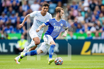 2021-09-11 - Leicester City midfielder James Maddison (10) runs forward during the Premier League match between Leicester City and Manchester City at the King Power Stadium, Leicester, England on 11 September 2021 - LEICESTER CITY VS MANCHESTER CITY - ENGLISH PREMIER LEAGUE - SOCCER