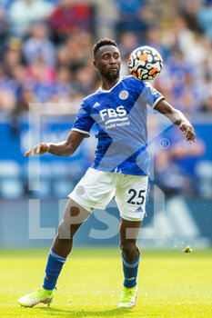 2021-09-11 - Leicester City midfielder Wilfred Ndidi (25) during the Premier League match between Leicester City and Manchester City at the King Power Stadium, Leicester, England on 11 September 2021 - LEICESTER CITY VS MANCHESTER CITY - ENGLISH PREMIER LEAGUE - SOCCER