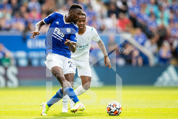 2021-09-11 - Leicester City midfielder Wilfred Ndidi (25) plays a pass during the Premier League match between Leicester City and Manchester City at the King Power Stadium, Leicester, England on 11 September 2021 - LEICESTER CITY VS MANCHESTER CITY - ENGLISH PREMIER LEAGUE - SOCCER