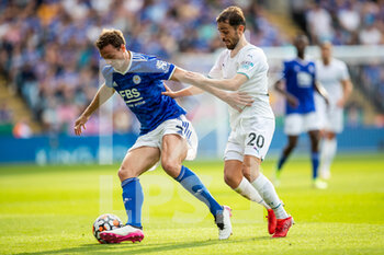 2021-09-11 - Leicester City defender Jonny Evans (6) holds off Manchester City midfielder Bernardo Silva (20) during the Premier League match between Leicester City and Manchester City at the King Power Stadium, Leicester, England on 11 September 2021 - LEICESTER CITY VS MANCHESTER CITY - ENGLISH PREMIER LEAGUE - SOCCER