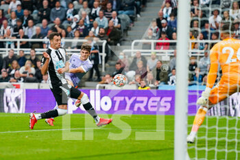 2021-09-17 - Leeds United forward Daniel James (20) takes a shot during the Premier League match between Newcastle United and Leeds United at St. James's Park, Newcastle, England on 17 September 2021. Photo Malcolm Bryce /ProSportsImages / DPPI - NEWCASTLE UNITED VS LEEDS UNITED - ENGLISH PREMIER LEAGUE - SOCCER