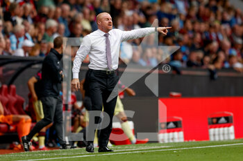 2021-09-18 - Burnley Manager Sean Dyche during the Premier League match between Burnley and Arsenal at Turf Moor, Burnley, England on 18 September 2021. Photo Simon Davies /ProSportsImages / DPPI - BURNLEY VS ARSENAL - ENGLISH PREMIER LEAGUE - SOCCER