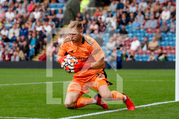 2021-09-18 - Arsenal goalkeeper Aaron Ramsdale (32) collects the ball during the Premier League match between Burnley and Arsenal at Turf Moor, Burnley, England on 18 September 2021. Photo Simon Davies /ProSportsImages / DPPI - BURNLEY VS ARSENAL - ENGLISH PREMIER LEAGUE - SOCCER