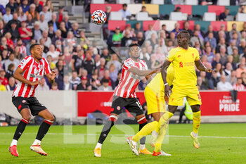 2021-09-25 - Sadio Mane (10) of Liverpool heads towards goal during the English championship Premier League football match between Brentford and Liverpool on September 25, 2021 at Brentford Community Stadium in Brentford, England - BRENTFORD VS LIVERPOOL - ENGLISH PREMIER LEAGUE - SOCCER