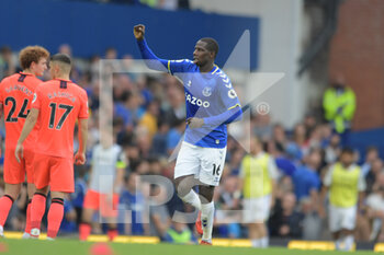 2021-09-25 - Everton midfielder Abdoulaye Doucouré (16) celebrates the 2-0 goal during the English championship Premier League football match between Everton and Norwich City on September 25, 2021 at Goodison Park in Liverpool, England - EVERTON VS NORWICH CITY - ENGLISH PREMIER LEAGUE - SOCCER
