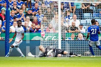 2021-09-25 - Leicester City goalkeeper Kasper Schmeichel (1) gathers ball during the English championship Premier League football match between Leicester City and Burnley on September 25 2021 at the King Power Stadium in Leicester, England - LEICESTER CITY VS BURNLEY - ENGLISH PREMIER LEAGUE - SOCCER