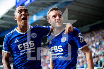 2021-09-25 - Leicester City forward Jamie Vardy (9) scores and celebrates with Youri Tielemans 1-1 during the English championship Premier League football match between Leicester City and Burnley on September 25 2021 at the King Power Stadium in Leicester, England - LEICESTER CITY VS BURNLEY - ENGLISH PREMIER LEAGUE - SOCCER