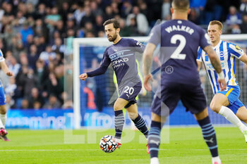 2021-10-24 - Manchester City midfielder Bernardo Silva during the English championship Premier League football match between Brighton and Hove Albion and Manchester City on October 23, 2021 at the American Express Community Stadium in Brighton and Hove, England - BRIGHTON AND HOVE ALBION VS MANCHESTER CITY - ENGLISH PREMIER LEAGUE - SOCCER