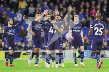 2021-10-24 - Manchester City midfielder Riyad Mahrez (26) celebrates his goal 1-4 with teammates during the English championship Premier League football match between Brighton and Hove Albion and Manchester City on October 23, 2021 at the American Express Community Stadium in Brighton and Hove, England - BRIGHTON AND HOVE ALBION VS MANCHESTER CITY - ENGLISH PREMIER LEAGUE - SOCCER