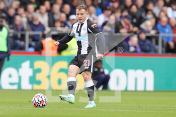 2021-10-23 - Ryan Fraser (21) of Newcastle United during the English championship Premier League football match between Crystal Palace and Newcastle United on October 23, 2021 at Selhurst Park in London, England - CRYSTAL PALACE VS NEWCASTLE UNITED - ENGLISH PREMIER LEAGUE - SOCCER