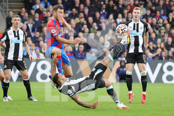 2021-10-23 - Callum Wilson (9) of Newcastle United scores a goal 1-1 during the English championship Premier League football match between Crystal Palace and Newcastle United on October 23, 2021 at Selhurst Park in London, England - CRYSTAL PALACE VS NEWCASTLE UNITED - ENGLISH PREMIER LEAGUE - SOCCER