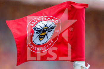 2021-10-24 - Corner flag detail during the English championship Premier League football match between Brentford and Leicester City on October 24, 2021 at Brentford Community Stadium in Brentford, England - BRENTFORD VS LEICESTER CITY - ENGLISH PREMIER LEAGUE - SOCCER