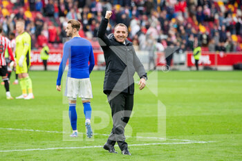 2021-10-24 - Leicester City manager Brendan Rodgers celebrates after the English championship Premier League football match between Brentford and Leicester City on October 24, 2021 at Brentford Community Stadium in Brentford, England - BRENTFORD VS LEICESTER CITY - ENGLISH PREMIER LEAGUE - SOCCER