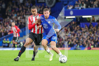 2021-10-26 - Yan Valery (43) of Southampton tussles with Ross Barkley (18) of Chelsea during the English League Cup, EFL Cup football match between Chelsea and Southampton on October 26, 2021 at Stamford Bridge in London, England - CHELSEA VS SOUTHAMPTON - ENGLISH PREMIER LEAGUE - SOCCER