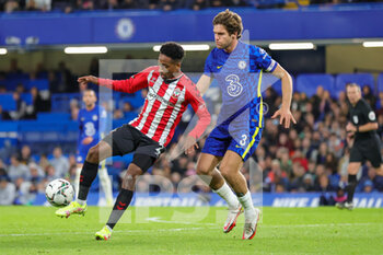 2021-10-26 - Kyle Walker-Peters (2) of Southampton tussles with Marcos Alonso (3) of Chelsea during the English League Cup, EFL Cup football match between Chelsea and Southampton on October 26, 2021 at Stamford Bridge in London, England - CHELSEA VS SOUTHAMPTON - ENGLISH PREMIER LEAGUE - SOCCER