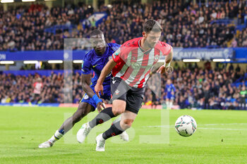 2021-10-26 - Shane Long (7) of Southampton goes past Malang Sarr (31) of Chelsea during the English League Cup, EFL Cup football match between Chelsea and Southampton on October 26, 2021 at Stamford Bridge in London, England - CHELSEA VS SOUTHAMPTON - ENGLISH PREMIER LEAGUE - SOCCER